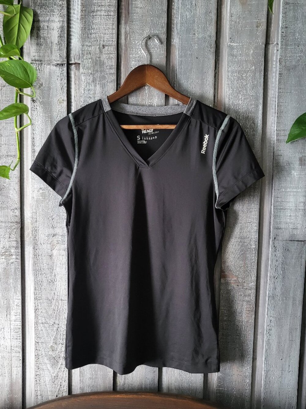 REEBOK Workout Ready V-Neck Activewear Performance Top S